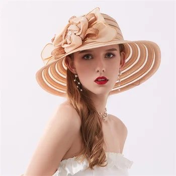 Елегантна дамска шапка дерби райе с цветя и пера, широка периферия шапка за църквата, шапка от слънцето, жените лятна плажно парти, сватба шапка